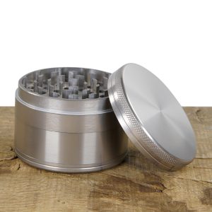 Alu-Mühle Ø63 mm 5-tlg. auswechselbares Sieb Farbe: Grau