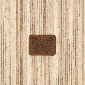 Ein Label zum Aufnähen – Schmetterling – dunkelbraun